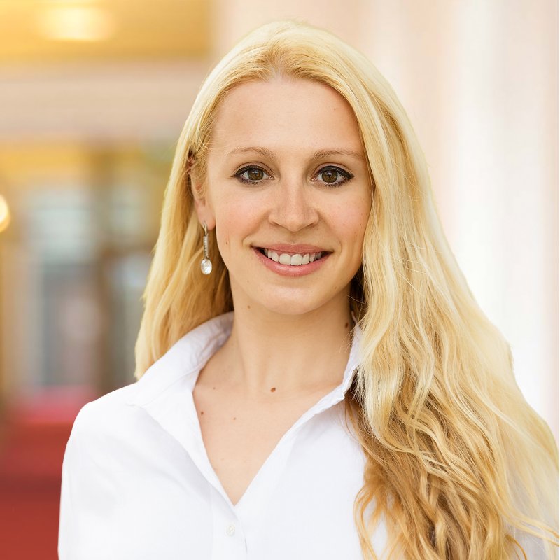 Lilia Usik